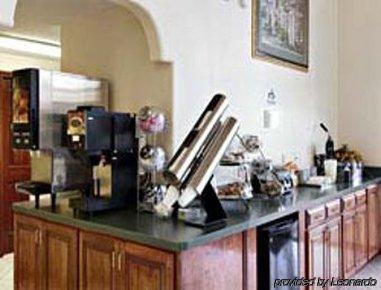 Hotel Super 8 Donna Restaurant photo