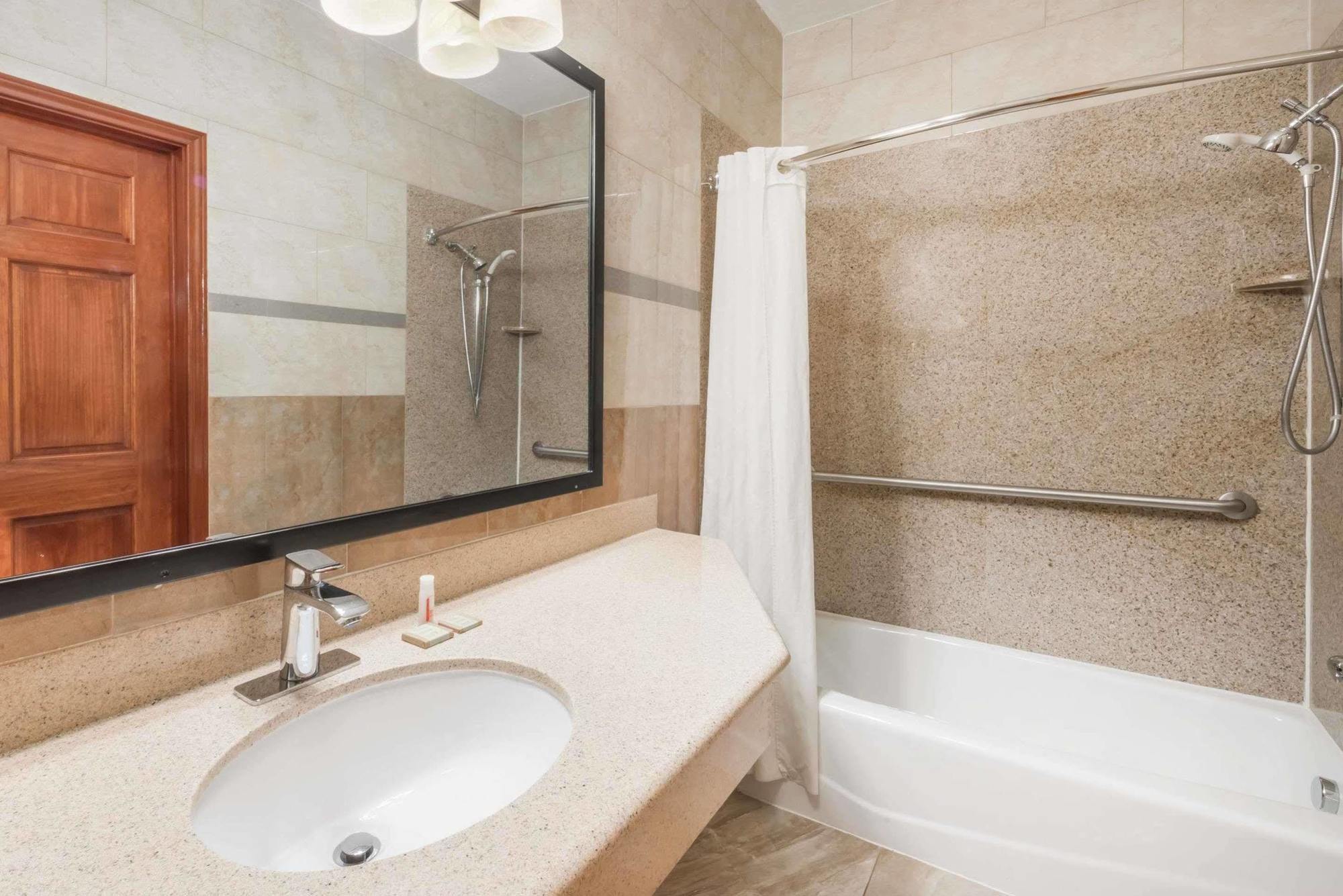 Hotel Super 8 Donna Extérieur photo